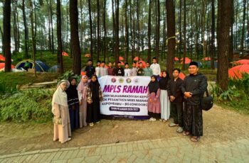 MIBS Manarul Ilmi Kepohbaru Gelar MPLS dan Tadabur Alam di Hutan Veenuz Trawas, Tanamkan Karakter Santri Sejak Hari Pertama